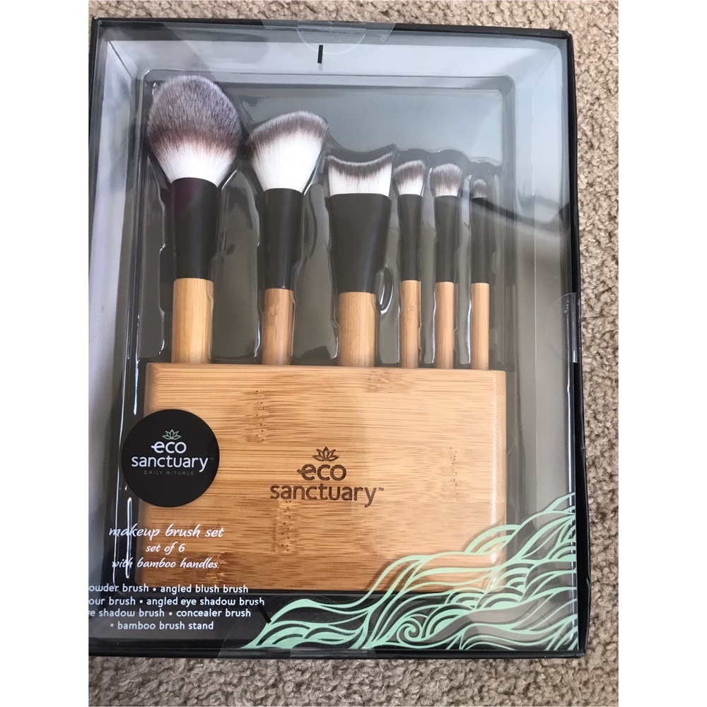 Brand new makeup brushes + stand🍃